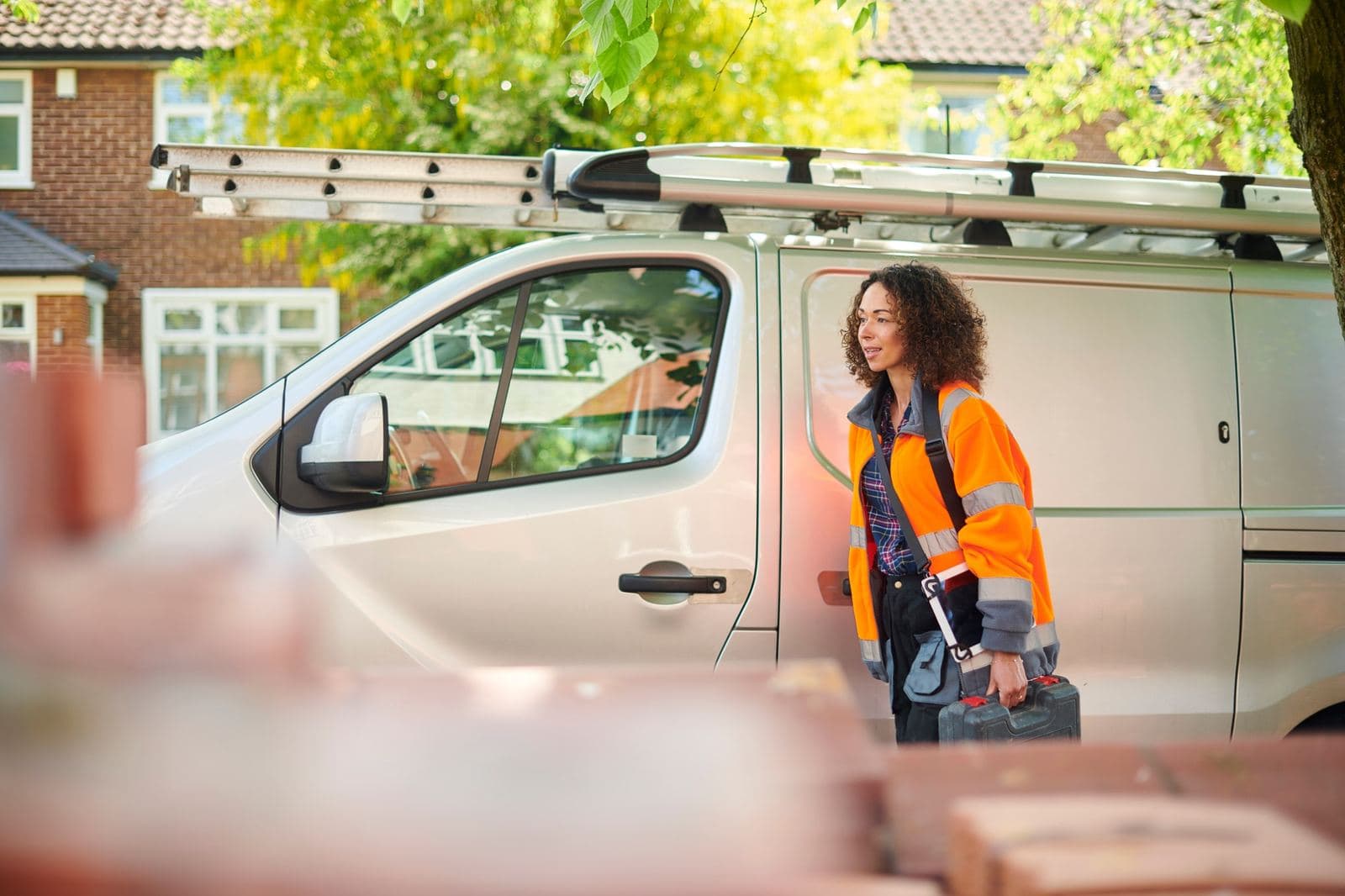 woman-service-technician-white-van woman-service-technician-white-van