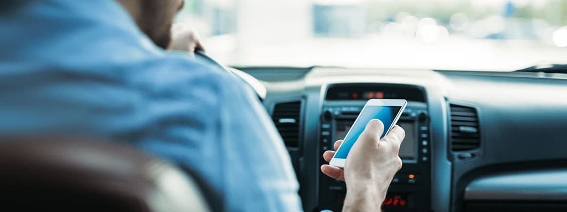 article-hero-distracted-driving-fleets article-hero-distracted-driving-fleets